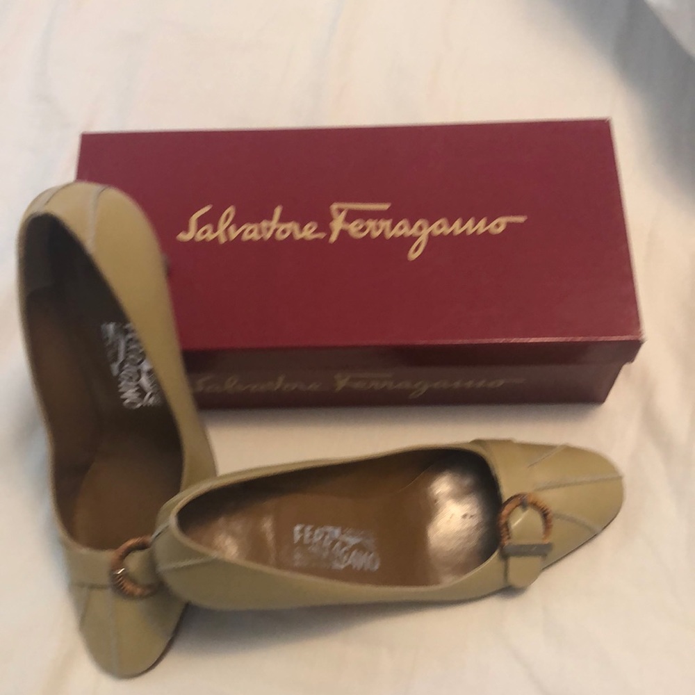 Salvatore Ferragamo sand buckle heel. Size 9.